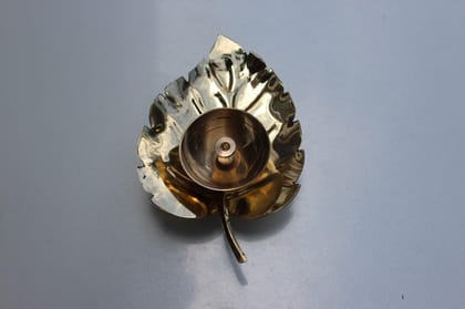 Gold Decorative Pure Brass Gold Leaf Candle Holder With Black Gift Box For Enhancing Home and Table Decor